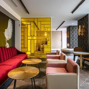 Nude - Color Vision Hotel Paris